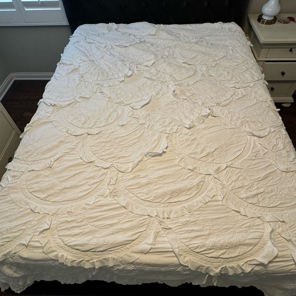 Anthropologie Rivulets Ivory Queen Quilt - Picture 3 of 10
